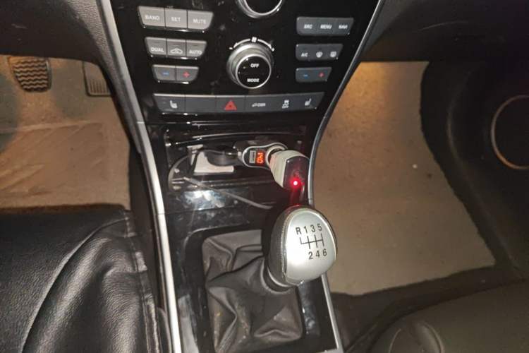 Used Haval H2 2016 Red-Label 1.5T Manual Two-Wheel Drive Luxury Model Gear Lever