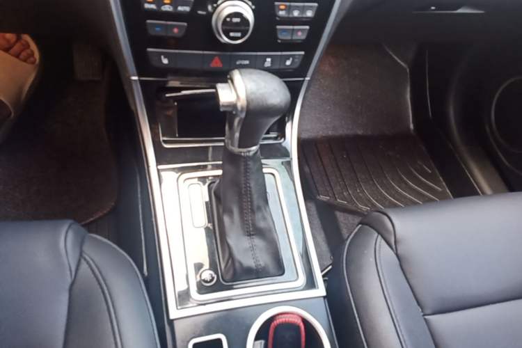 Used Haval H2 2016 Red-Label 1.5T Automatic Two-Wheel Drive Luxury Model Gear Lever