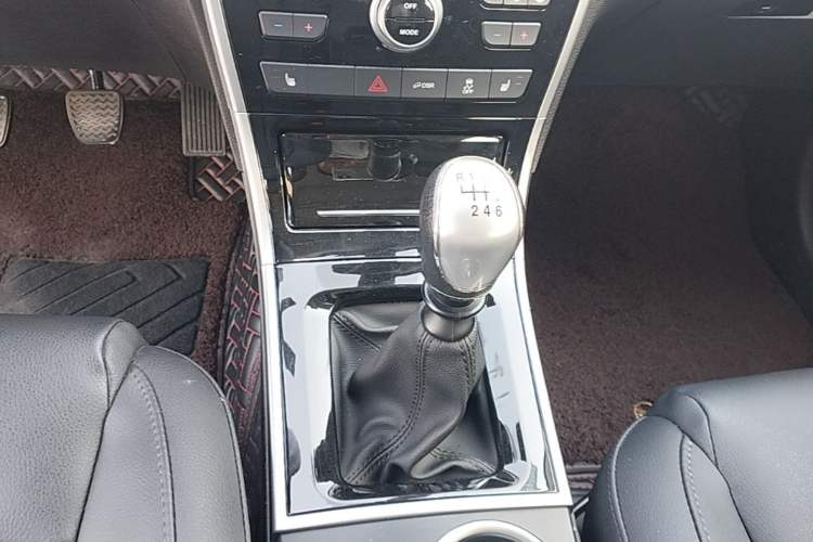 Used Haval H2 2016 Red-Label 1.5T Manual Two-Wheel Drive Luxury Model Gear Lever