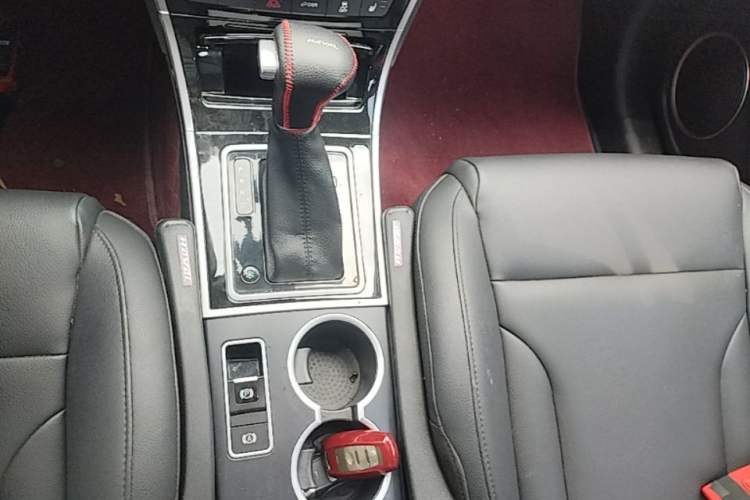 Used Haval H2 2016 Red-Label 1.5T Automatic Two-Wheel Drive Luxury Model Gear Lever