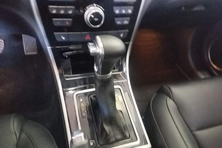 Used Haval H2 2016 Red Label 1.5T Automatic Two-Wheel Drive Elite Model Gear Lever