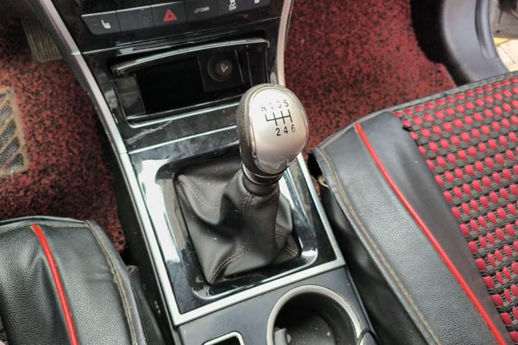Used Haval H2 2016 Red-Label 1.5T Manual Two-Wheel Drive Luxury Model Gear Lever