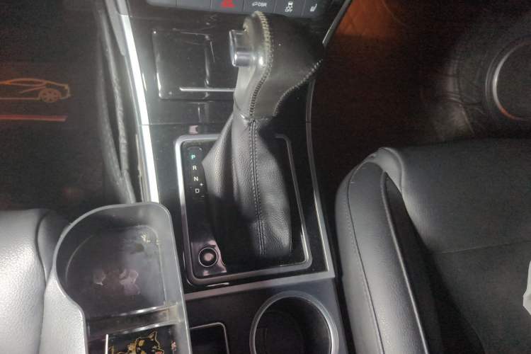 Used Haval H2 2016 Red Label 1.5T Automatic Two-Wheel Drive Prestige Model Gear Lever