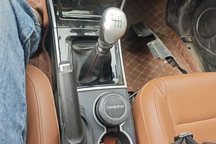 Used Haval H2 2016 Red Label 1.5T Manual Two-Wheel Drive Elite Model Gear Lever