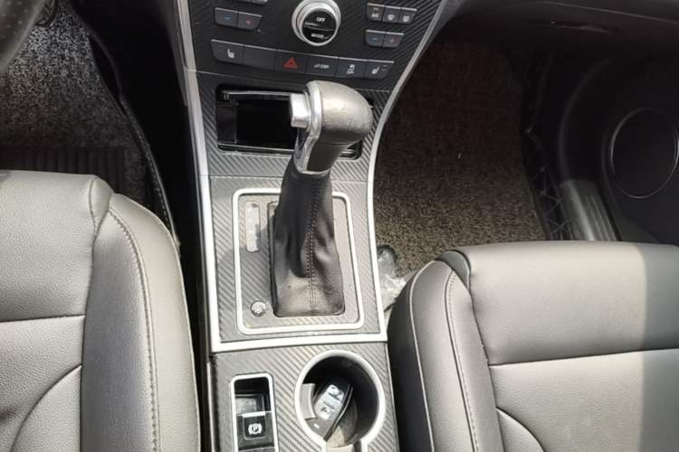 Used Haval H2 2016 Red-Label 1.5T Automatic Two-Wheel Drive Luxury Model Gear Lever