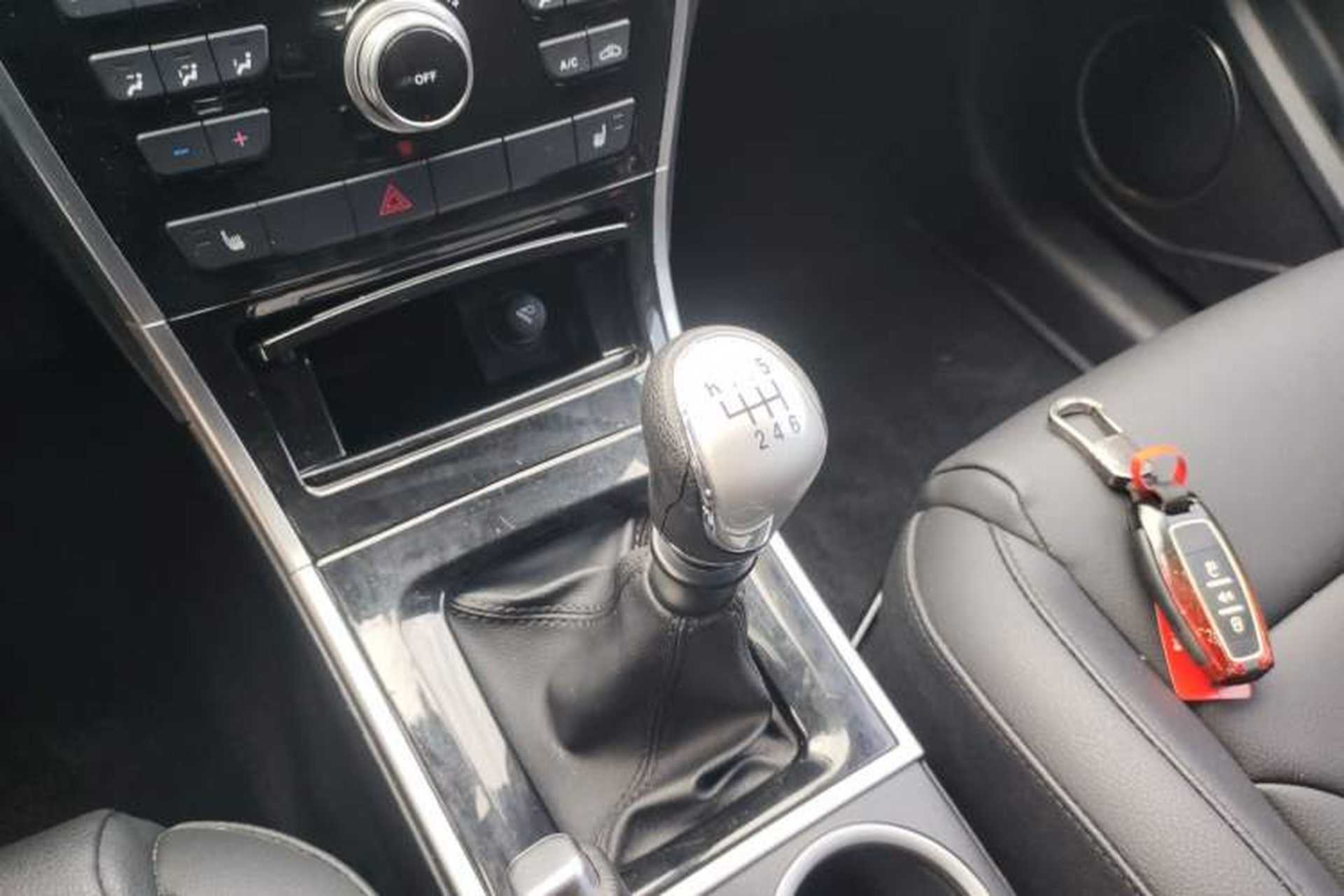 Used Haval H2 2016 Red Label 1.5T Manual Two-Wheel Drive Elite Model Gear Lever