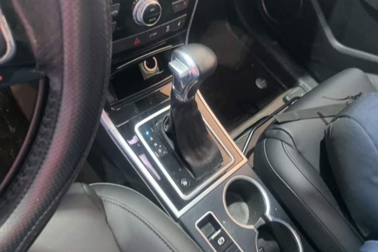 Used Haval H2 2016 Red Label 1.5T Automatic Two-Wheel Drive Prestige Model Gear Lever