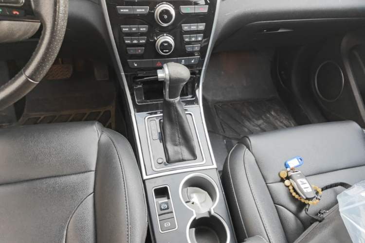 Used Haval H2 2016 Red-Label 1.5T Automatic Two-Wheel Drive Luxury Model Gear Lever