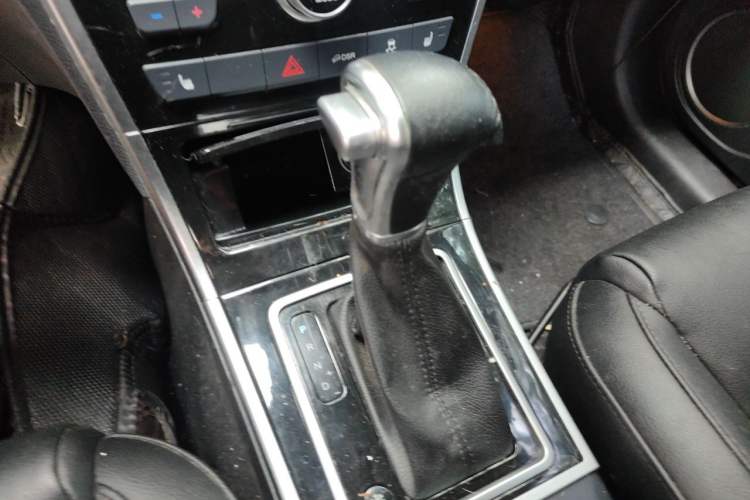 Used Haval H2 2016 Red-Label 1.5T Automatic Two-Wheel Drive Luxury Model Gear Lever