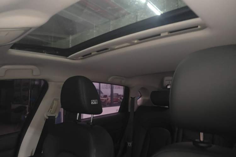 Used Haval H2 2016 Red-Label 1.5T Automatic Two-Wheel Drive Luxury Model Headliner