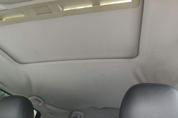 Used Haval H2 2016 Red-Label 1.5T Manual Two-Wheel Drive Luxury Model Headliner