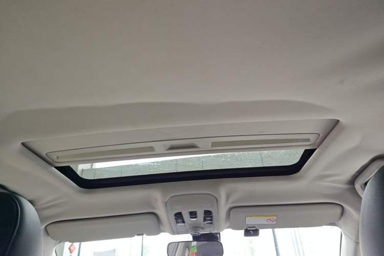 Used Haval H2 2016 Red-Label 1.5T Manual Two-Wheel Drive Luxury Model Headliner