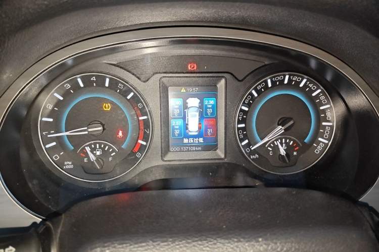 Used Haval H2 2016 Red-Label 1.5T Manual Two-Wheel Drive Luxury Model Instrument Cluster