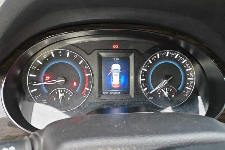 Used Haval H2 2016 Red Label 1.5T Manual Two-Wheel Drive Prestige Model Instrument Cluster