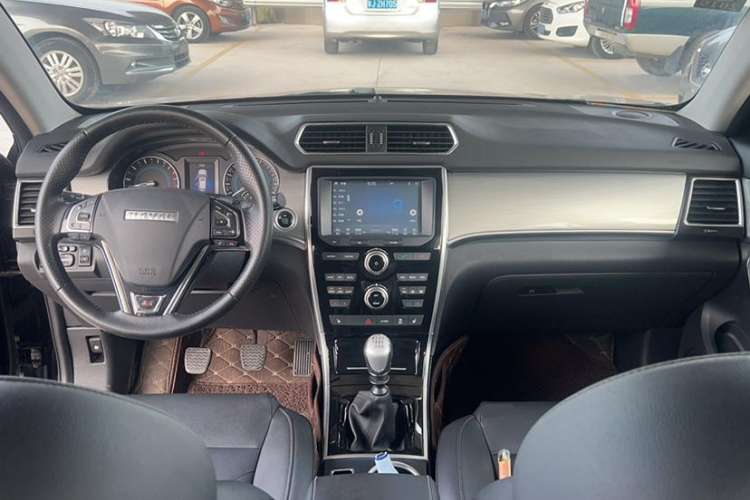 Used Haval H2 2016 Red-Label 1.5T Manual Two-Wheel Drive Luxury Model Interior 2