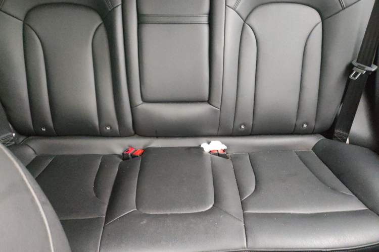 Used Haval H2 2016 Red-Label 1.5T Manual Two-Wheel Drive Luxury Model Left Rear Seat