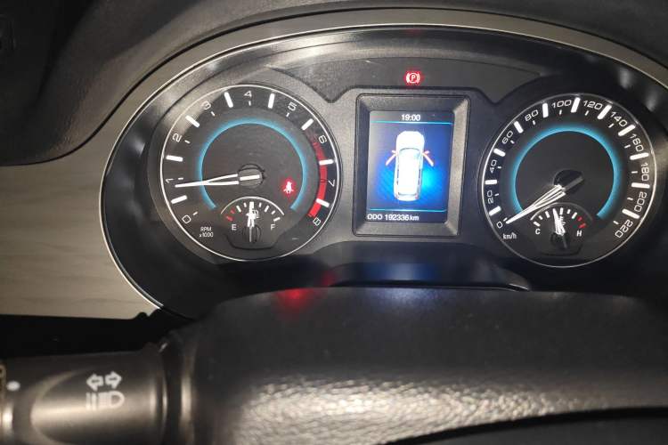 Used Haval H2 2016 Red-Label 1.5T Manual Two-Wheel Drive Luxury Model Odometer Close Up