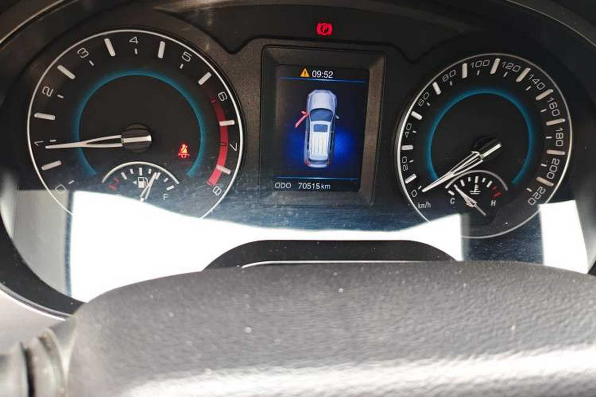 Used Haval H2 2016 Red-Label 1.5T Manual Two-Wheel Drive Luxury Model Odometer Close Up