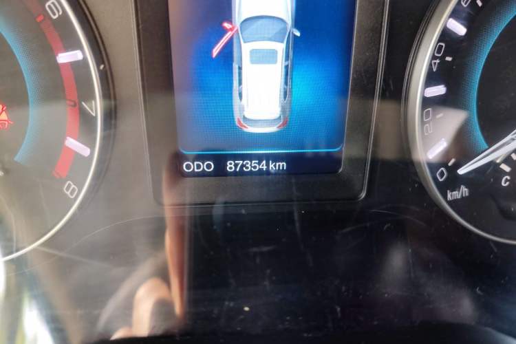 Used Haval H2 2016 Red Label 1.5T Manual Two-Wheel Drive Elite Model Odometer Close Up