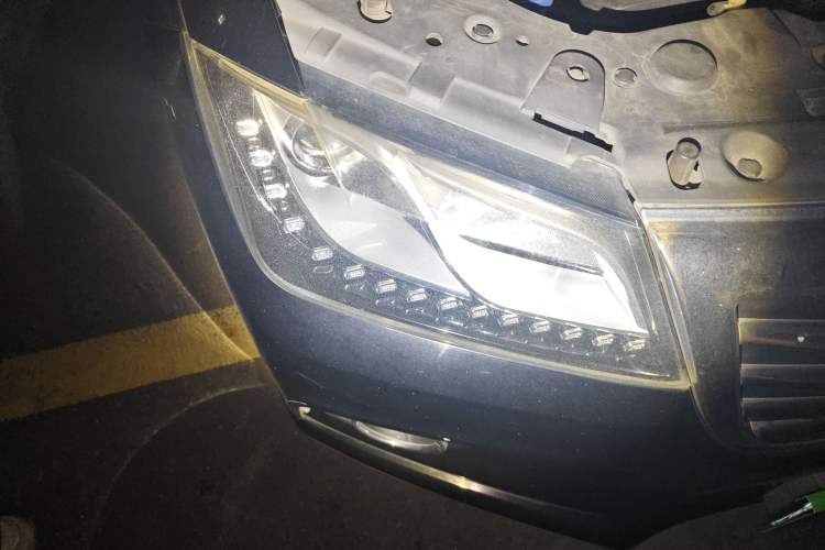 Used Haval H2 2016 Red-Label 1.5T Manual Two-Wheel Drive Luxury Model Right Front Headlight