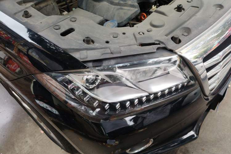 Used Haval H2 2016 Red-Label 1.5T Automatic Two-Wheel Drive Luxury Model Right Front Headlight