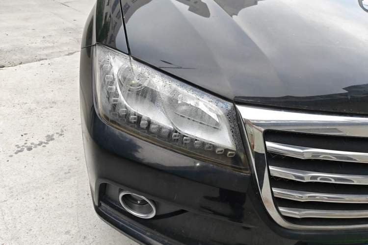 Used Haval H2 2016 Red Label 1.5T Manual Two-Wheel Drive Prestige Model Right Front Headlight
