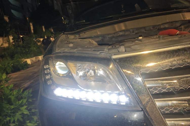 Used Haval H2 2016 Red-Label 1.5T Automatic Two-Wheel Drive Luxury Model Right Front Headlight