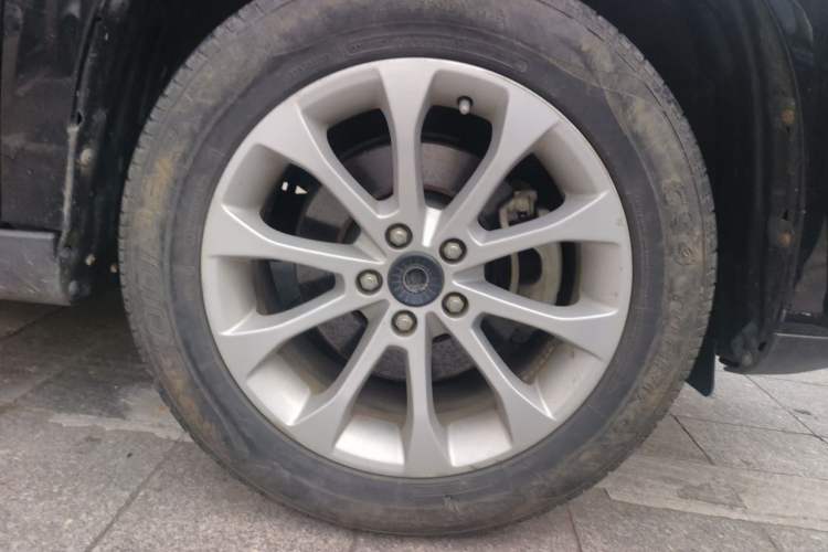 Used Haval H2 2016 Red-Label 1.5T Manual Two-Wheel Drive Luxury Model Right Front Wheel Hub