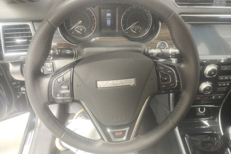 Used Haval H2 2016 Red-Label 1.5T Manual Two-Wheel Drive Luxury Model Steering Wheel