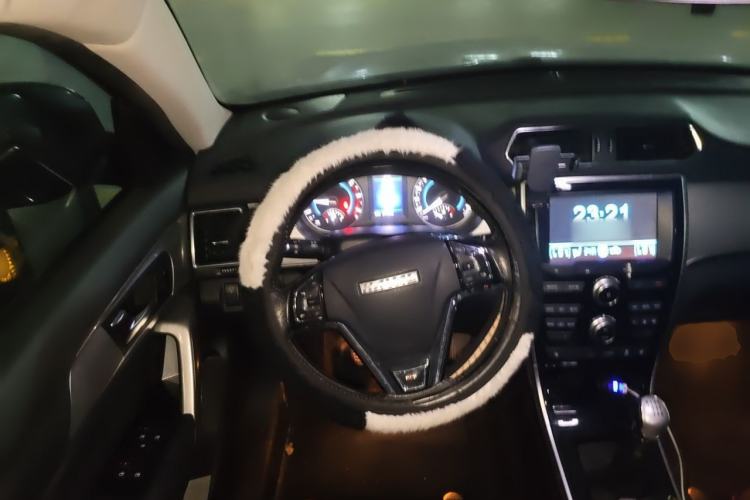 Used Haval H2 2016 Red-Label 1.5T Manual Two-Wheel Drive Luxury Model Steering Wheel