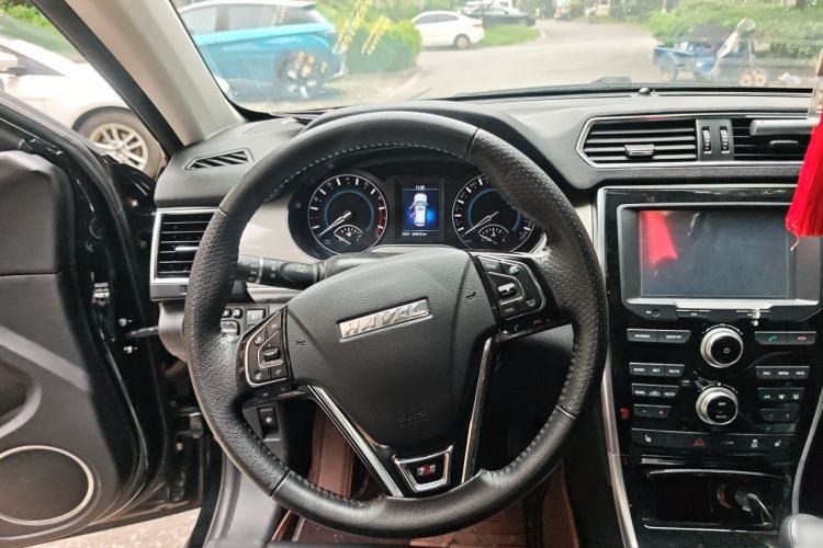 Used Haval H2 2016 Red-Label 1.5T Manual Two-Wheel Drive Luxury Model Steering Wheel