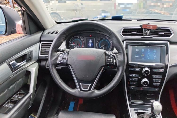 Used Haval H2 2016 Red Label 1.5T Manual Two-Wheel Drive Elite Model Steering Wheel