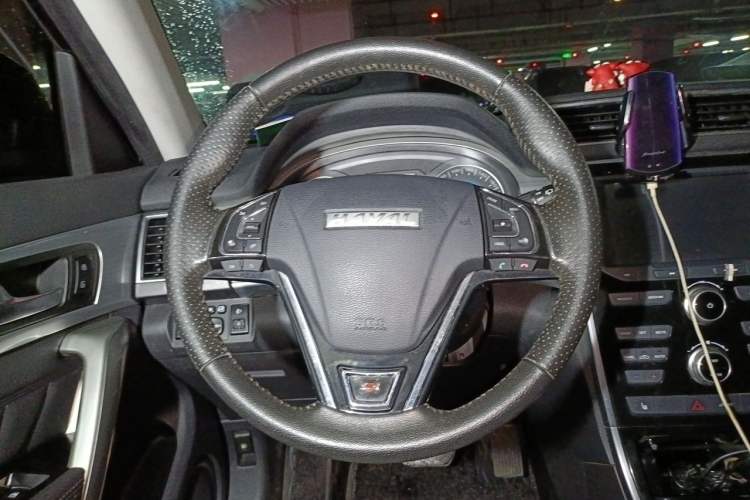Used Haval H2 2016 Red-Label 1.5T Automatic Two-Wheel Drive Luxury Model Steering Wheel