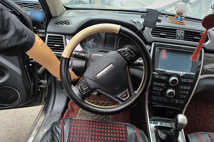 Used Haval H2 2016 Red-Label 1.5T Manual Two-Wheel Drive Luxury Model Steering Wheel