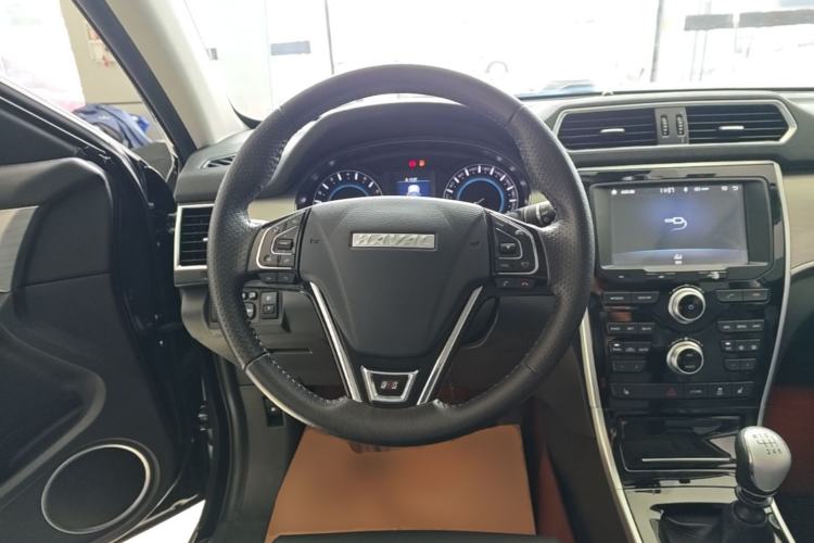 Used Haval H2 2016 Red-Label 1.5T Manual Two-Wheel Drive Luxury Model Steering Wheel