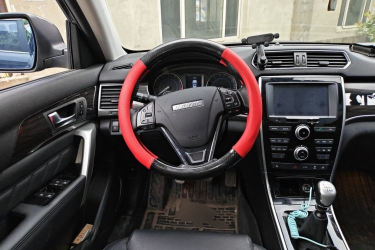 Used Haval H2 2016 Red Label 1.5T Manual Two-Wheel Drive Prestige Model Steering Wheel