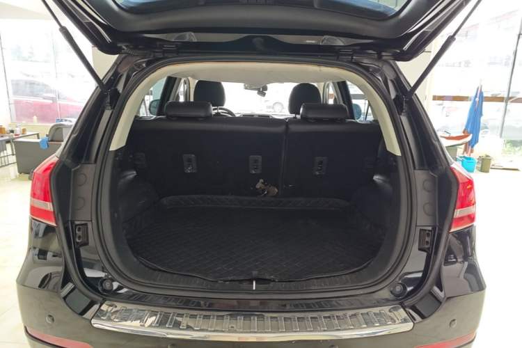 Used Haval H2 2016 Red-Label 1.5T Manual Two-Wheel Drive Luxury Model Trunk