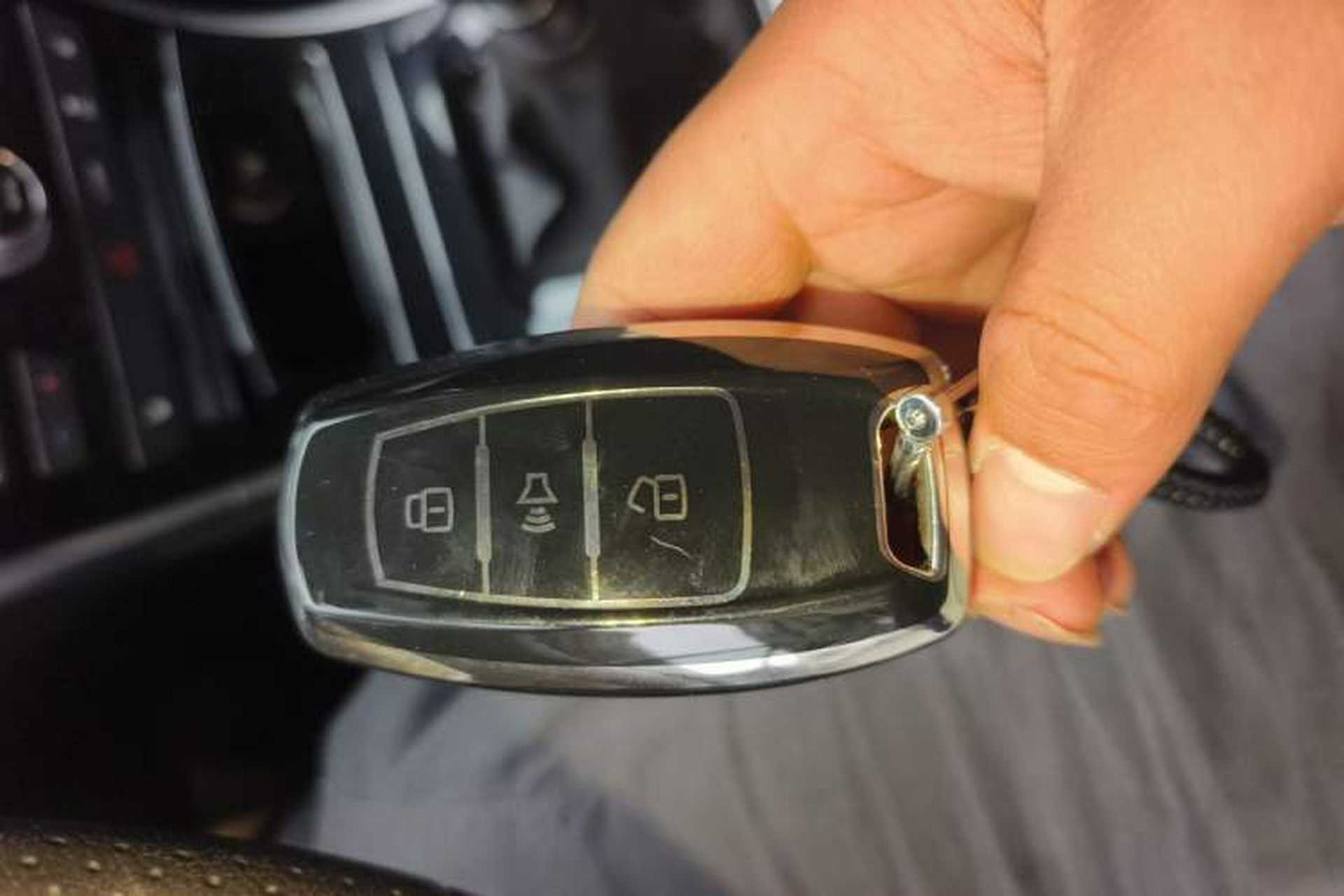 Used Haval H2 2016 Red-Label 1.5T Manual Two-Wheel Drive Luxury Model Vehicle Key