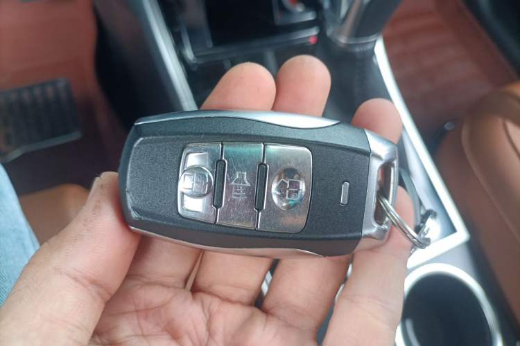 Used Haval H2 2016 Red-Label 1.5T Automatic Two-Wheel Drive Luxury Model Vehicle Key