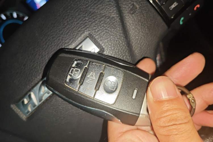 Used Haval H2 2016 Red-Label 1.5T Manual Two-Wheel Drive Luxury Model Vehicle Key