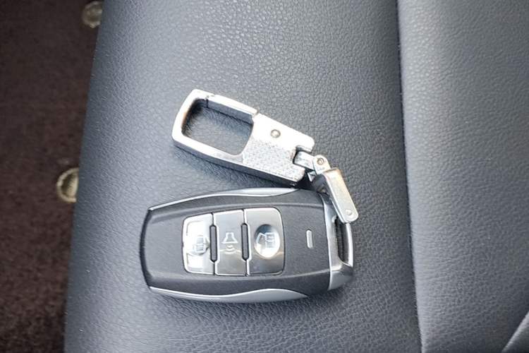 Used Haval H2 2016 Red-Label 1.5T Manual Two-Wheel Drive Luxury Model Vehicle Key