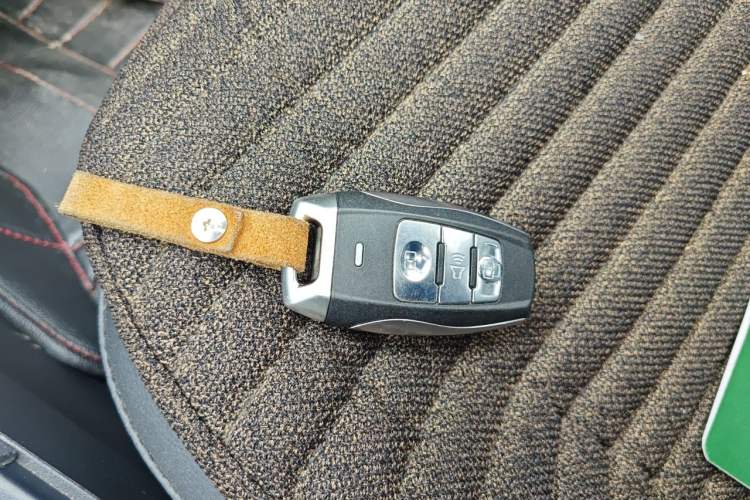Used Haval H2 2016 Red-Label 1.5T Automatic Two-Wheel Drive Luxury Model Vehicle Key