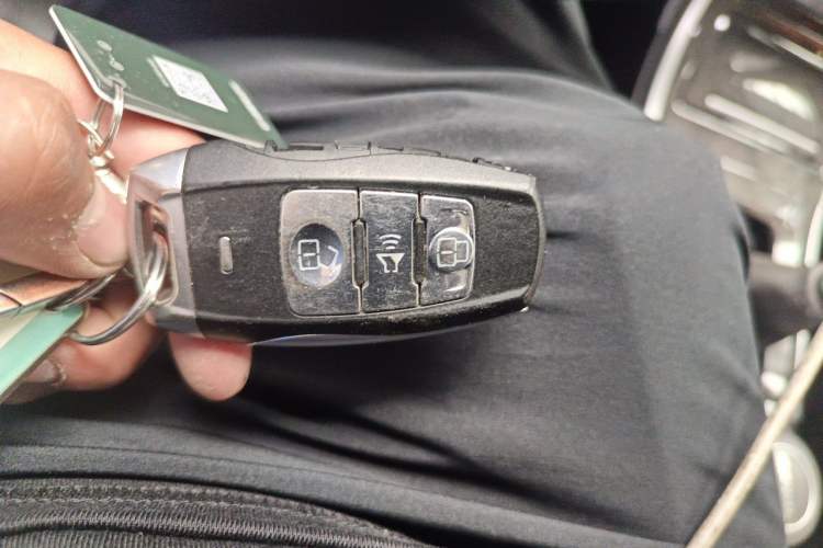 Used Haval H2 2016 Red-Label 1.5T Manual Two-Wheel Drive Luxury Model Vehicle Key