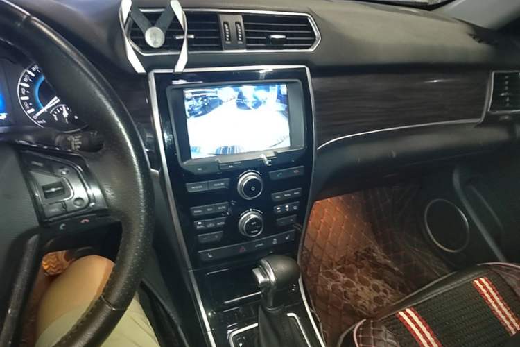 Used Haval H2 2016 Red Label 1.5T Automatic Two-Wheel Drive Prestige Model Audio And AC Panel