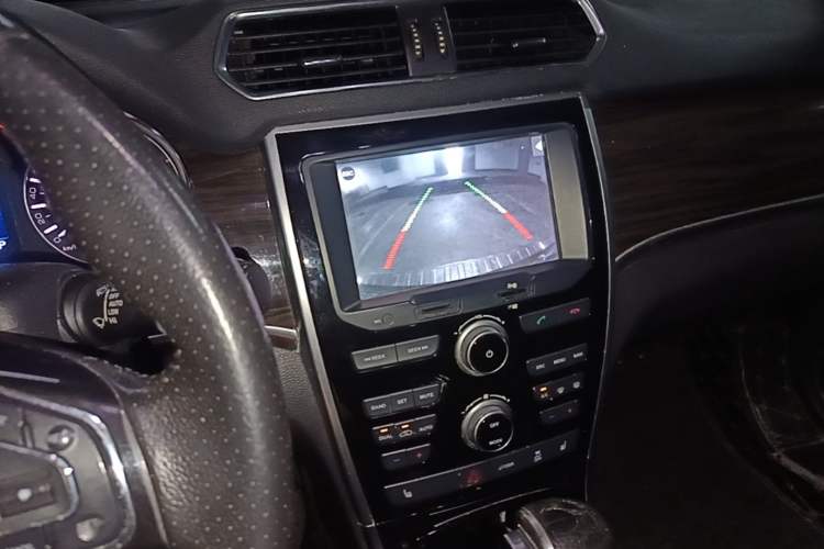 Used Haval H2 2016 Red-Label 1.5T Automatic Two-Wheel Drive Luxury Model Audio And AC Panel