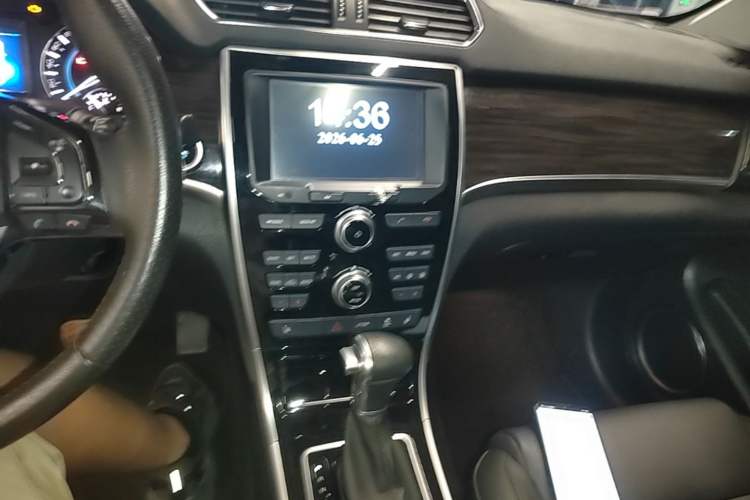Used Haval H2 2016 Red Label 1.5T Automatic Two-Wheel Drive Prestige Model Audio And AC Panel
