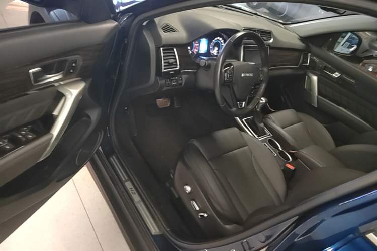Used Haval H2 2016 Red Label 1.5T Automatic Two-Wheel Drive Prestige Model Driver Seat