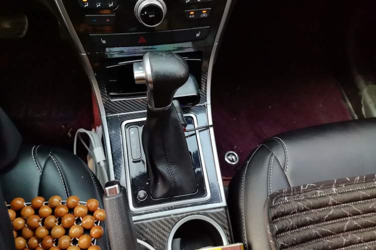 Used Haval H2 2016 Red Label 1.5T Automatic Two-Wheel Drive Elite Model Gear Lever