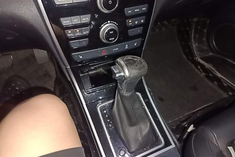 Used Haval H2 2016 Red-Label 1.5T Automatic Two-Wheel Drive Luxury Model Gear Lever