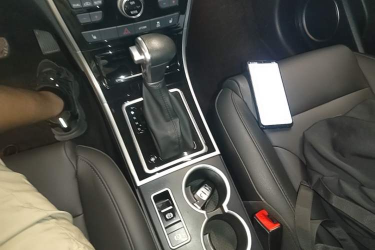 Used Haval H2 2016 Red Label 1.5T Automatic Two-Wheel Drive Prestige Model Gear Lever